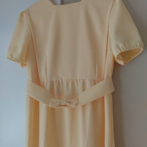 Formal Yellow Amish Mennonite Cape Dress 42"B 37"W Reverse Satin Bow Belt Modest - Picture 10 of 14